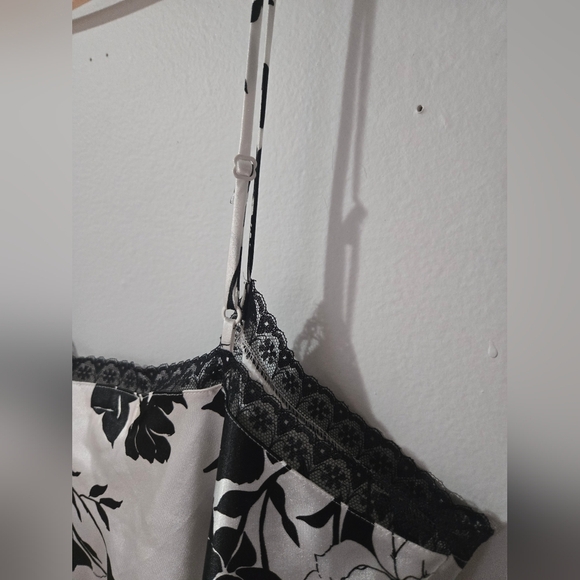 Victoria’s Secret Babydoll Front Tie Closure Floral White Black Lace Large Y2K - Picture 5 of 6